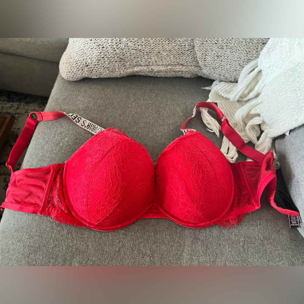 Victoria’s Secret very sexy push-up bra